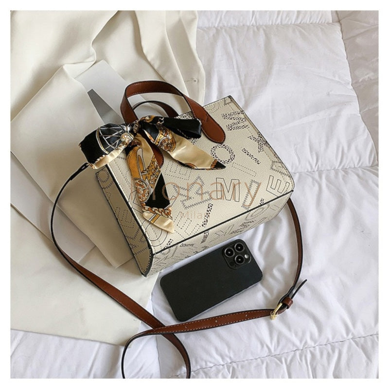 ״הילה״ - תיק צד בהיר - Monary Milan